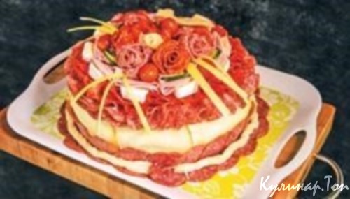 Торт-салат с копченой колбасой и сыром Торт-салат с копченой колбасой и сыром