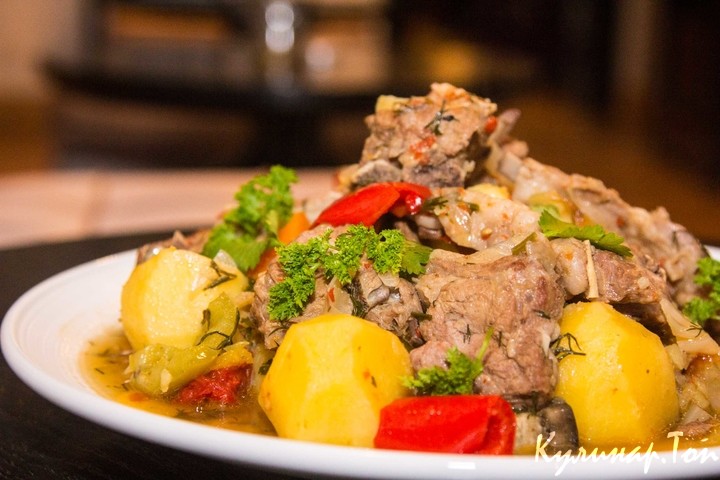 Баранина, тушенная с овощами