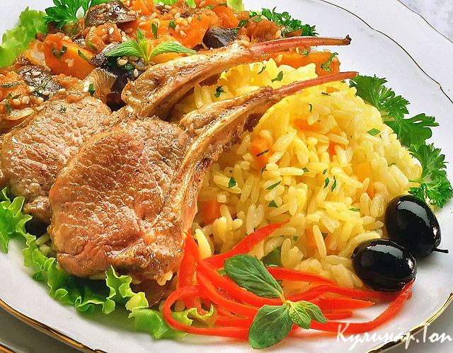 Баранина, запеченная с морковью и рисом