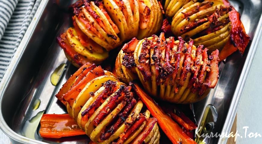 Картофель, запеченный с салом и морковью