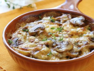 Картофельная запеканка с куриным мясом и грибами