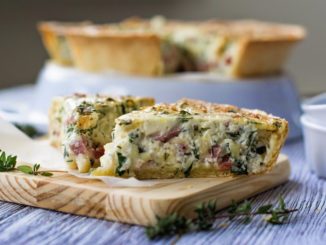 Киш с беконом и зеленью