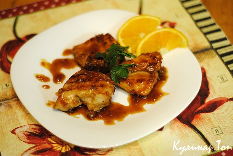Курица, тушенная в апельсиновом соусе