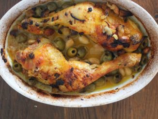 Курица запеченная с миндалем и оливками