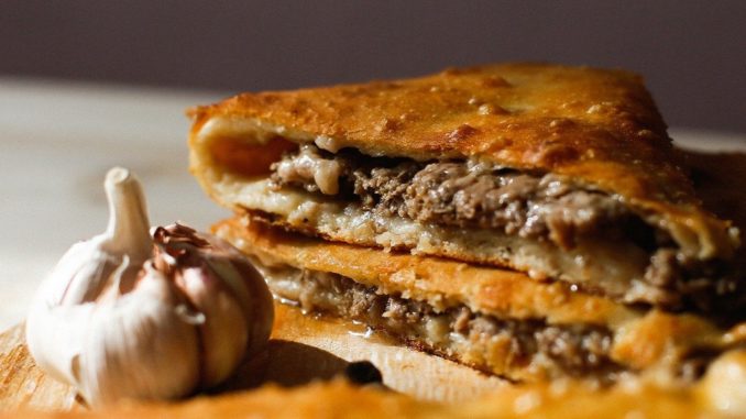 Осетинский пирог с мясом Осетинский пирог с мясом