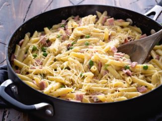 Паста с ветчиной и горошком