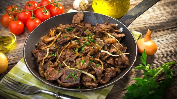 Печень говяжья, жаренная с луком Печень говяжья, жаренная с луком