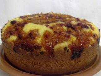 Пирог с творогом и фруктами