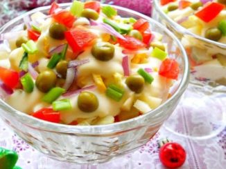 Салат «Мозаика» с копченой рыбой