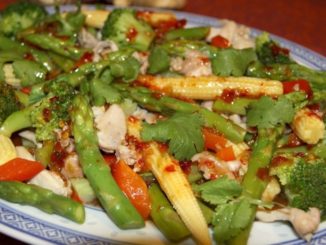 Салат из индейки и спаржи