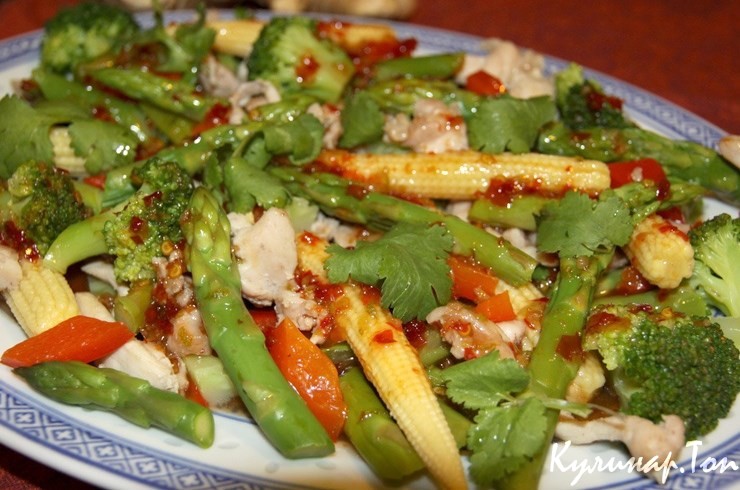Салат из индейки и спаржи