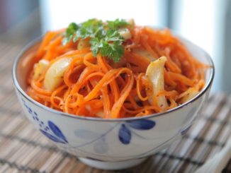 Салат из моркови с кальмаром