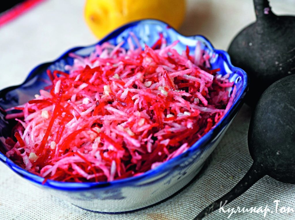Салат из редьки и свеклы под соусом