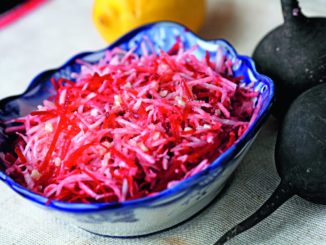 Салат из редьки и свеклы под соусом