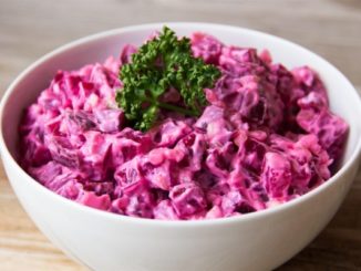 Салат из свеклы со сливочно-майонезным соусом