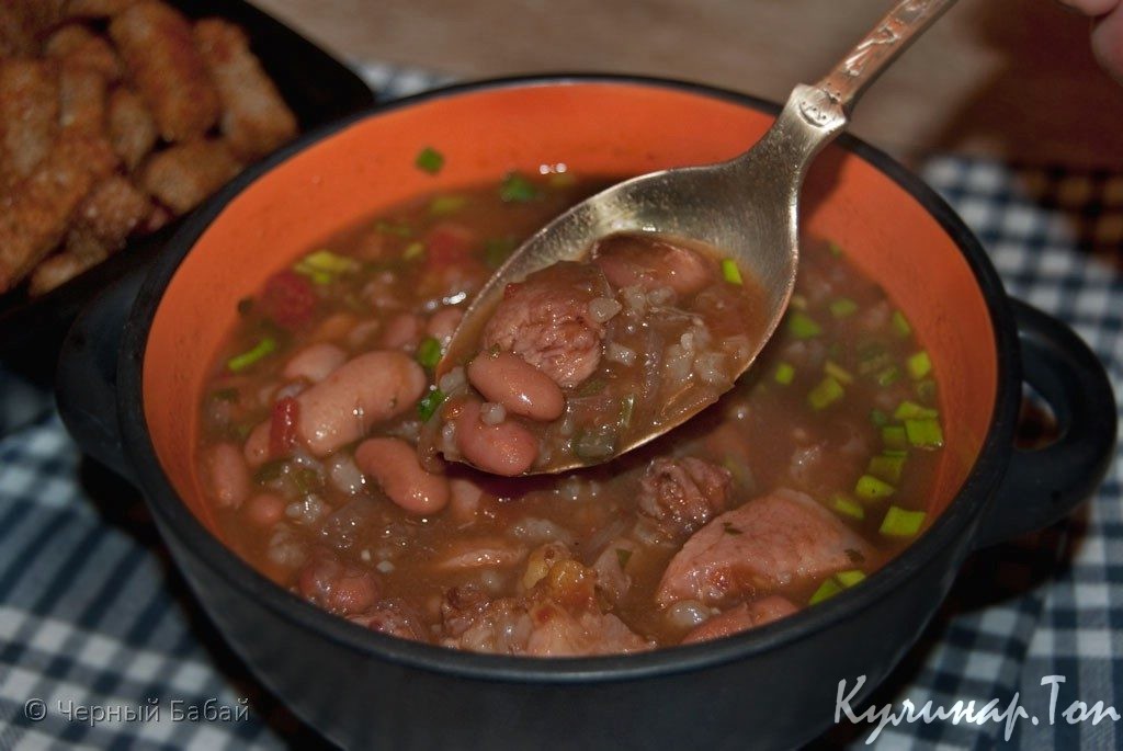 Суп фасолевый с мясом и рисом