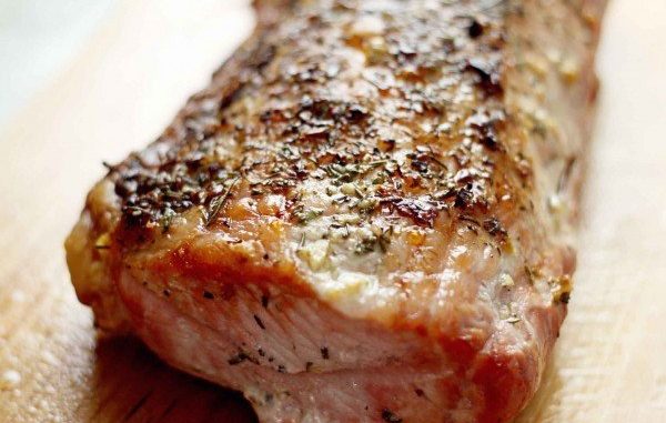 Свиная вырезка с чесноком и розмарином Свиная вырезка с чесноком и розмарином