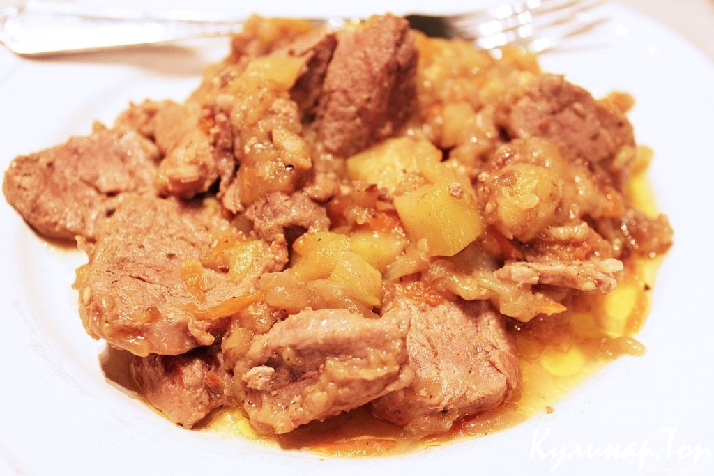 Свинина, запеченная с кабачками