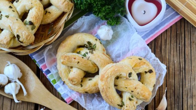 Сырные крендельки Сырные крендельки