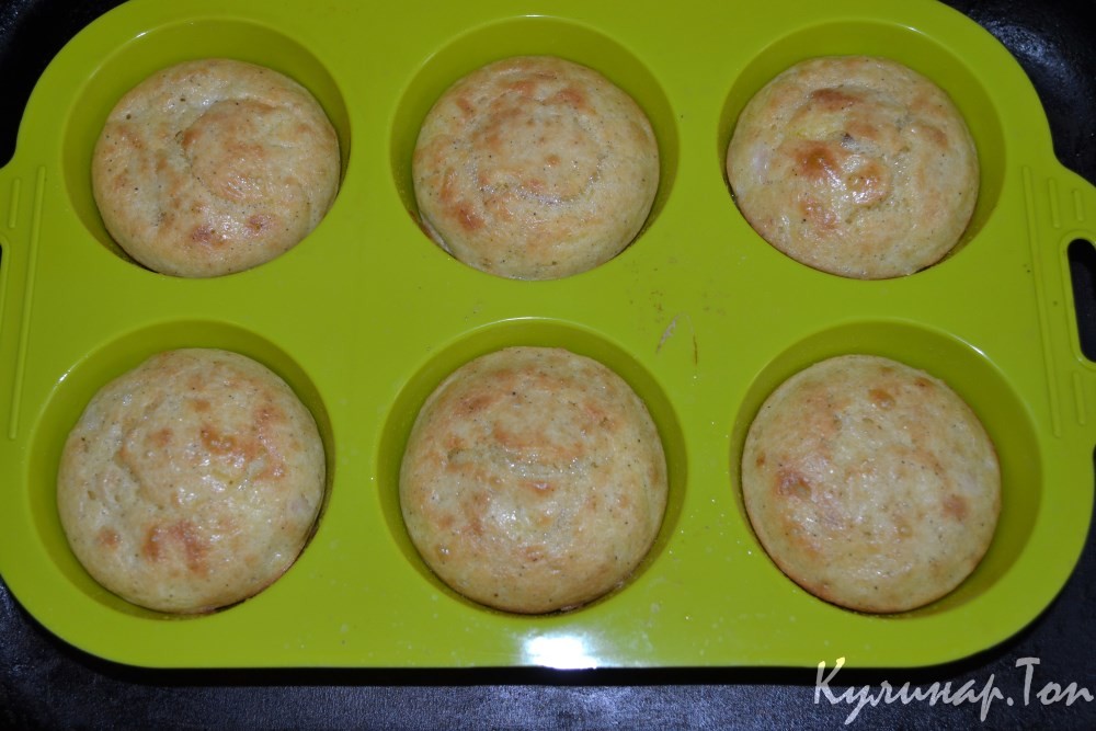 Сырные маффины с копченой курицей