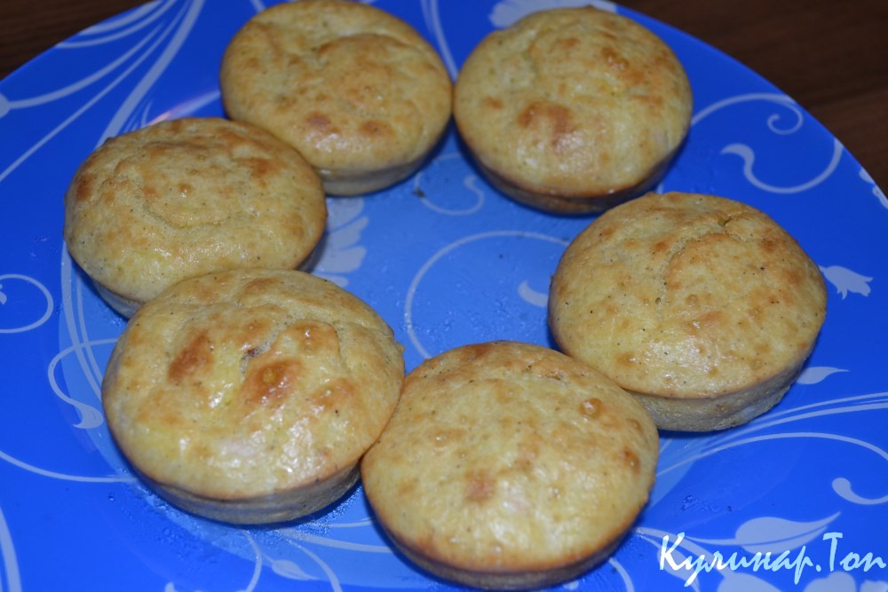 Сырные маффины с копченой курицей