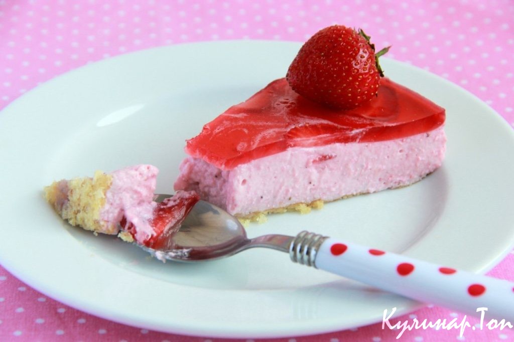 Торт с клубничным муссом и желе