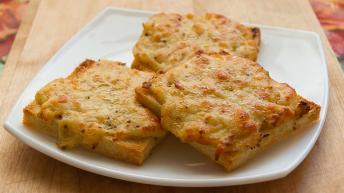 Уэльский рейбит - гренки с сыром Уэльский рейбит - гренки с сыром