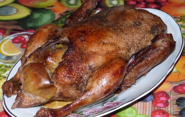 Утка, фаршированная грушами Утка, фаршированная грушами
