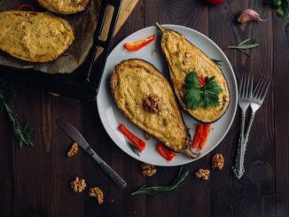 Баклажаны, фаршированные брынзой и творогом
