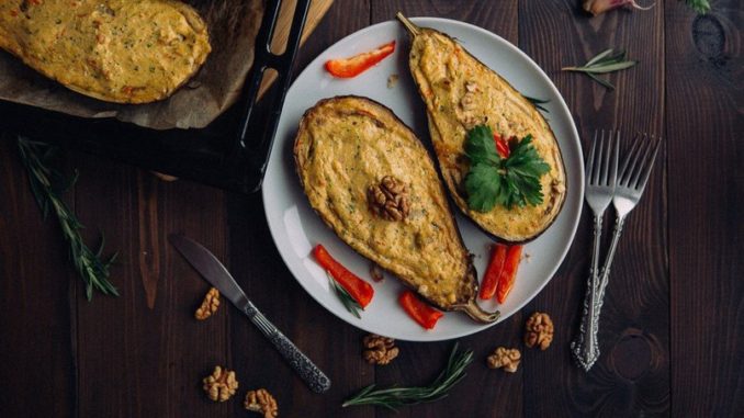 Баклажаны, фаршированные брынзой и творогом Баклажаны, фаршированные брынзой и творогом