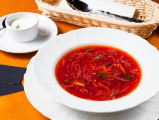 Борщ с копченой скумбрией