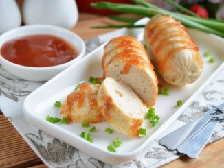 Домашние сосиски с курицей