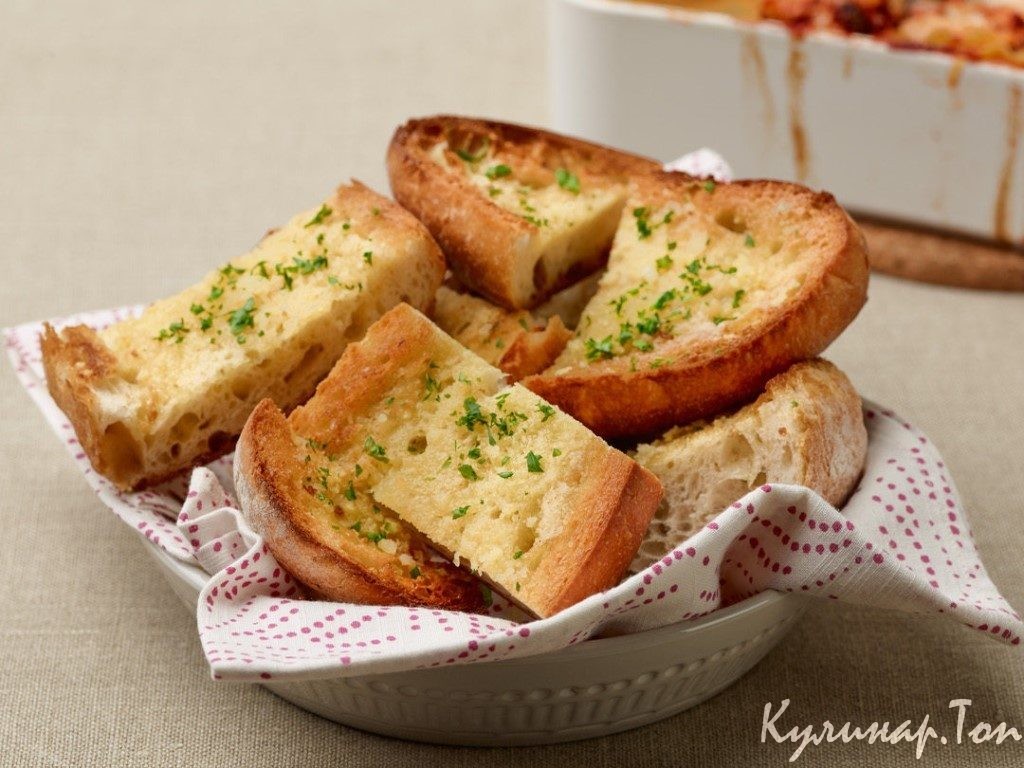 Гренки из белого хлеба с чесноком