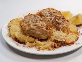 Куриные грудки, запеченные в сливках под сыром
