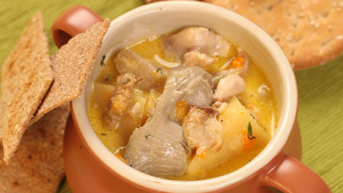 Курица, тушенная с молодым картофелем в горшочках Курица, тушенная с молодым картофелем в горшочках