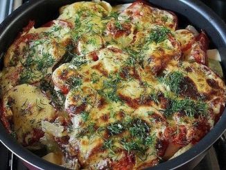Молодые кабачки, запеченные с помидорами под соусом