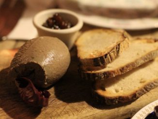 Паштет с красным луком и тимьяном