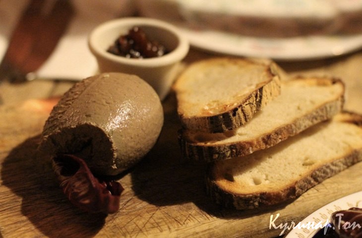 Паштет с красным луком и тимьяном