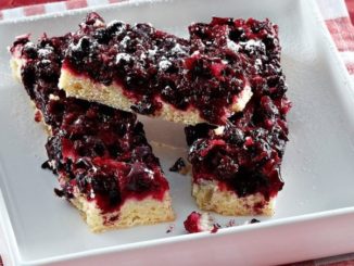 Пирог с черной смородиной