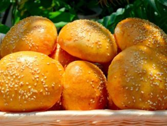 Пирожки с творогом и изюмом