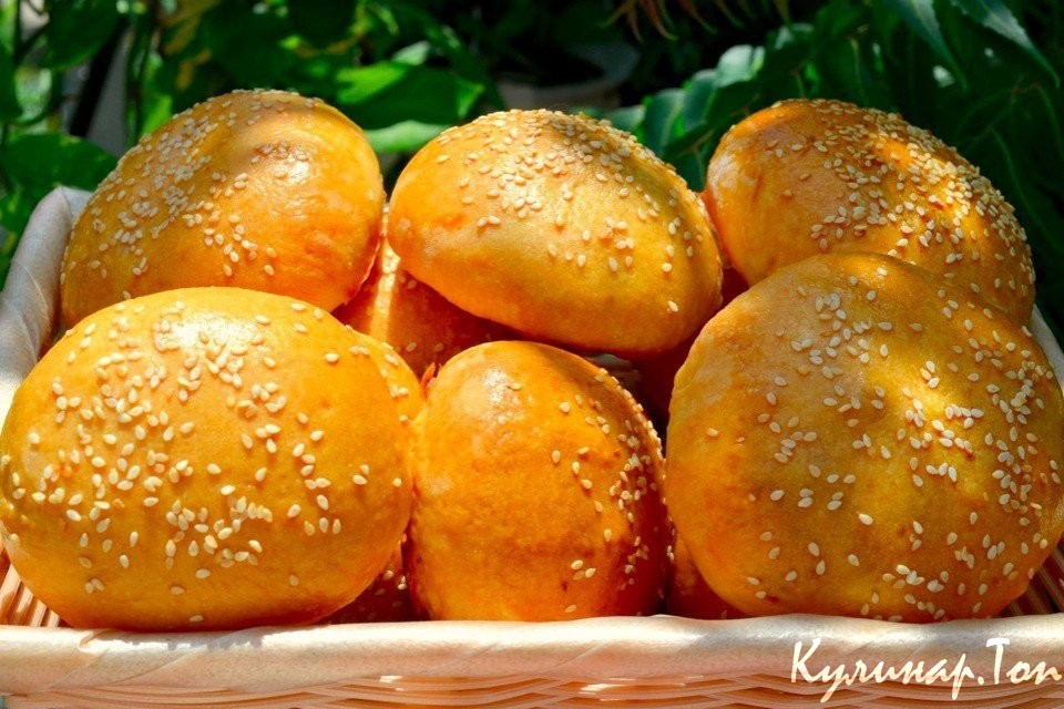 Пирожки с творогом и изюмом