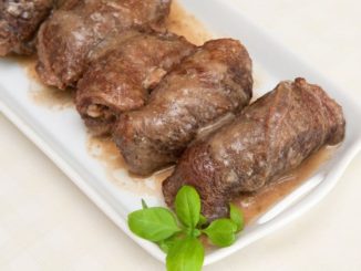 Рулетики из говядины с грибами