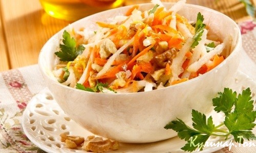 Салат из редьки, моркови и грецких орехов Салат из редьки, моркови и грецких орехов
