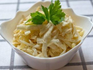 Салат из сельдерея и сыра