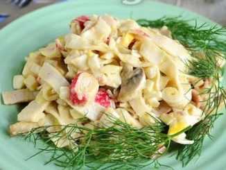 Грибной салат с крабовыми палочками