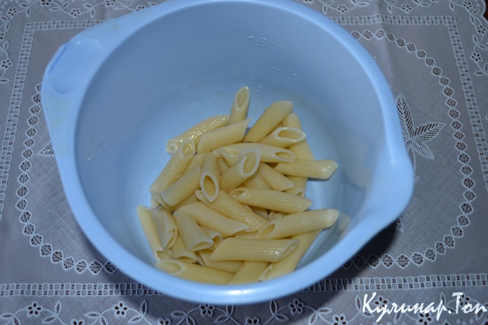 Салат с пастой и рукколой