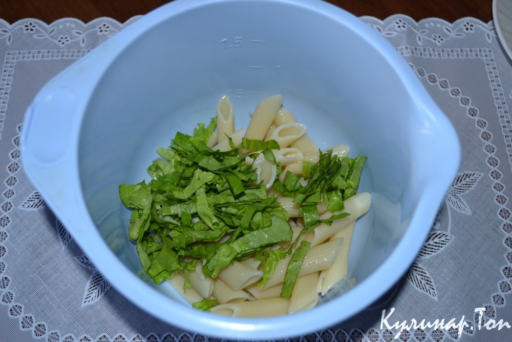 Салат с пастой и рукколой