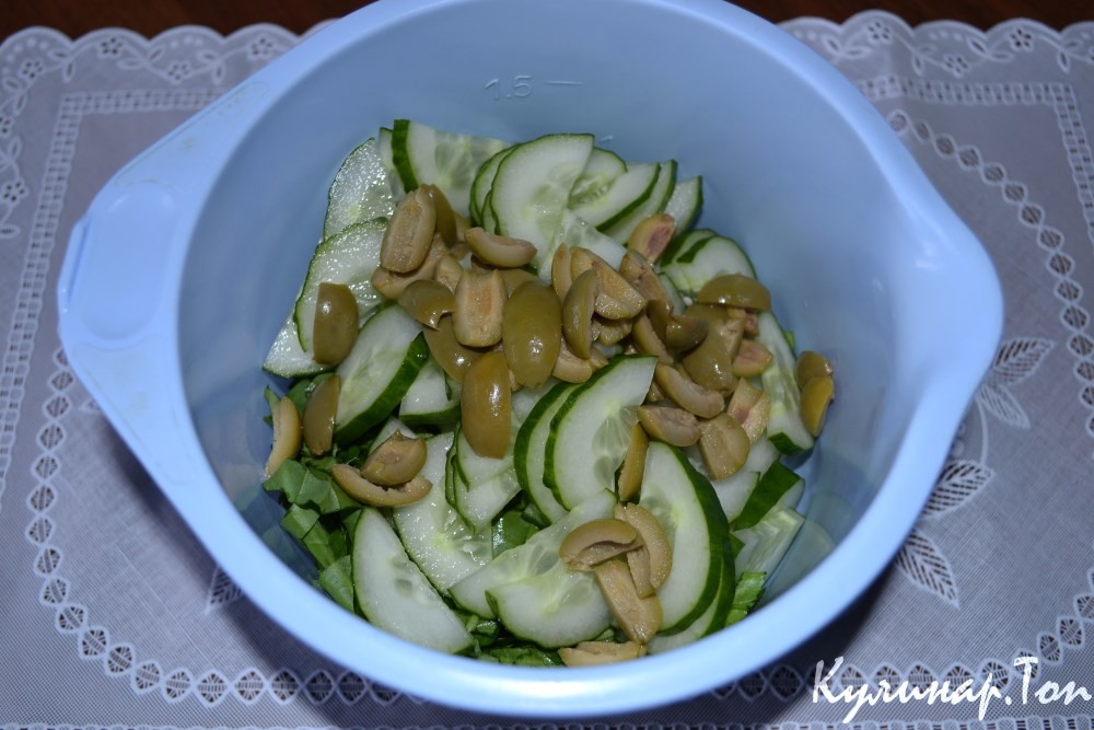 Салат с пастой и рукколой