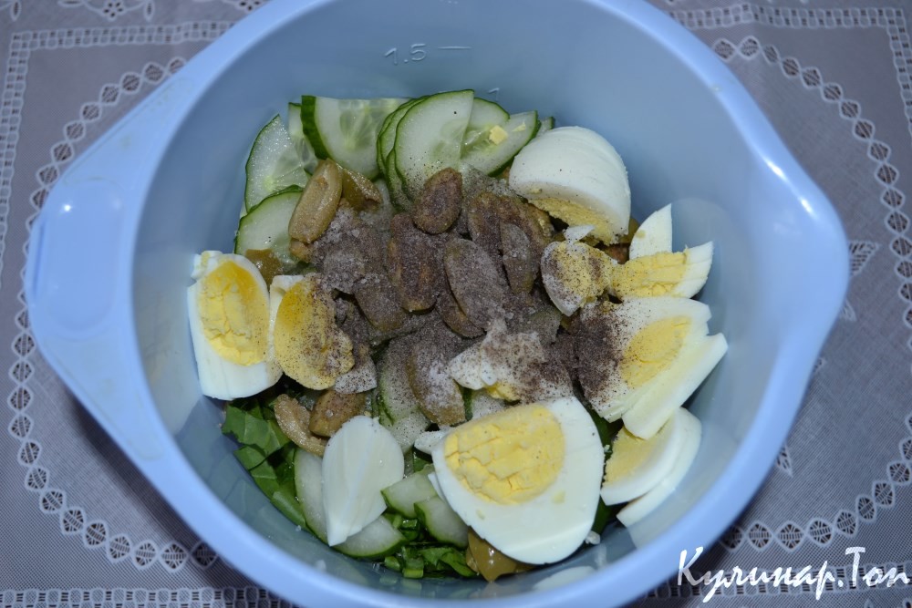 Салат с пастой и рукколой