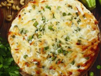 Запеканка из курицы с цукини и горошком